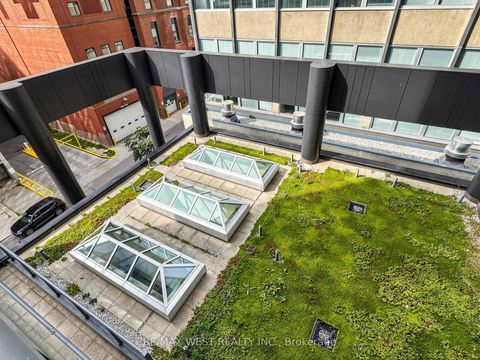 Photo 24 at 513 - 770 Bay Street, Bay Street Corridor, Toronto