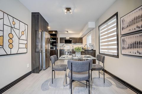Photo 13 at 47 Melville Street, Langstaff, Richmond Hill