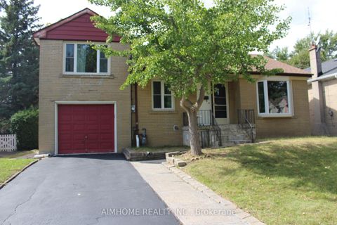 Photo 1 at 32 Lauralynn Crescent, Malvern West, Toronto