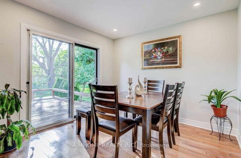 Photo 4 at 32 Lauralynn Crescent, Malvern West, Toronto