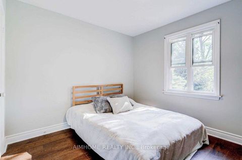 Photo 10 at 32 Lauralynn Crescent, Malvern West, Toronto