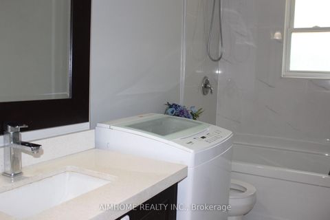 Photo 11 at 32 Lauralynn Crescent, Malvern West, Toronto