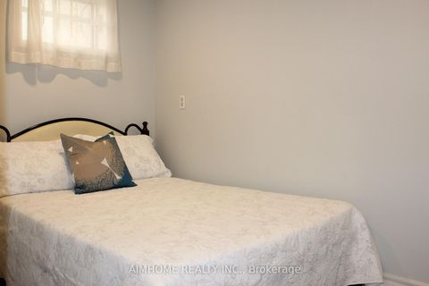 Photo 15 at 32 Lauralynn Crescent, Malvern West, Toronto