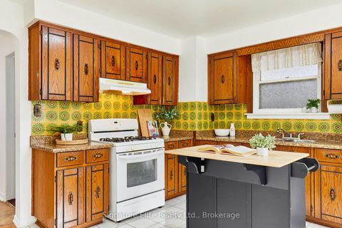Photo 11 at 93 Pinegrove Avenue, Cliffside, Toronto