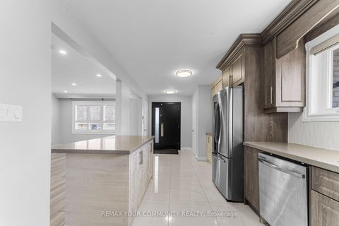 Photo 2 at 54 Saratoga Drive, Bendale, Toronto