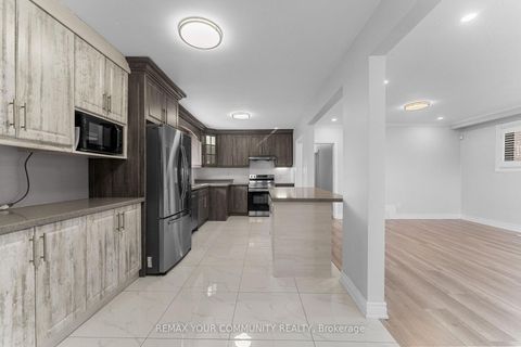 Photo 7 at 54 Saratoga Drive, Bendale, Toronto