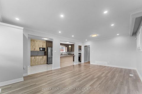 Photo 11 at 54 Saratoga Drive, Bendale, Toronto