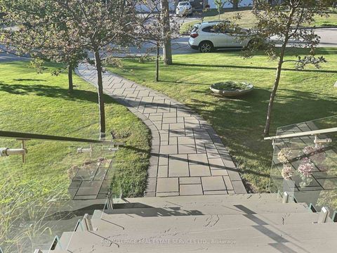 Photo 2 at 33 Blue Forest Drive, Bathurst Manor, Toronto