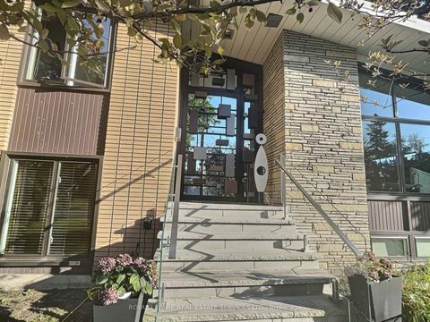 Photo 3 at 33 Blue Forest Drive, Bathurst Manor, Toronto
