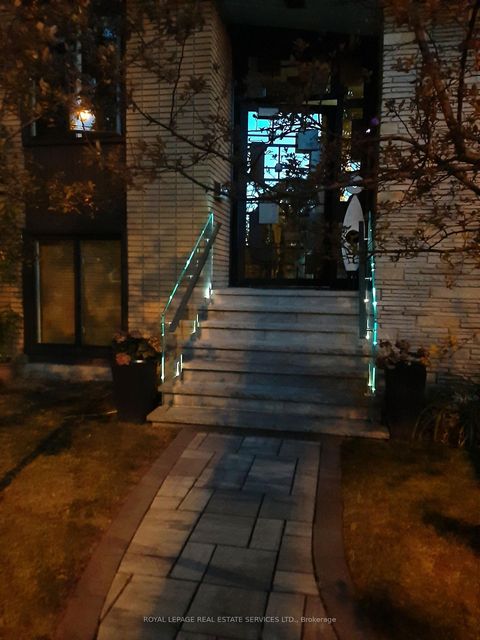 Photo 4 at 33 Blue Forest Drive, Bathurst Manor, Toronto