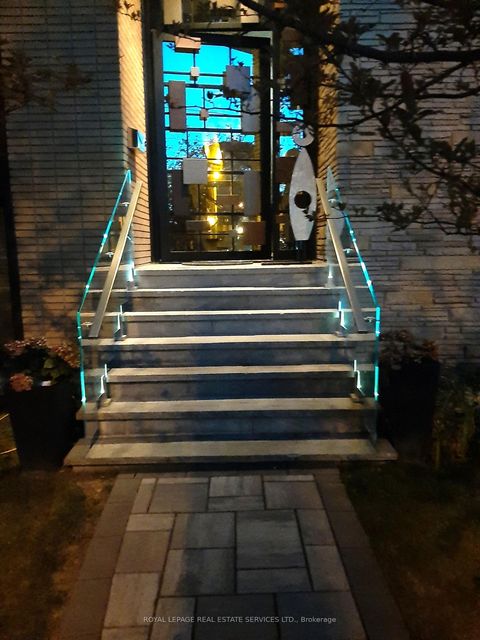 Photo 5 at 33 Blue Forest Drive, Bathurst Manor, Toronto