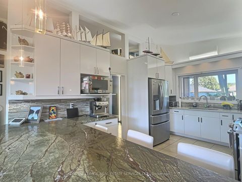 Photo 13 at 33 Blue Forest Drive, Bathurst Manor, Toronto