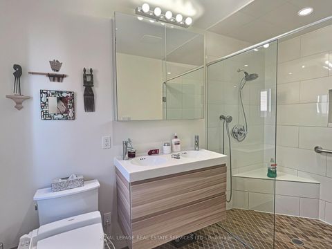 Photo 21 at 33 Blue Forest Drive, Bathurst Manor, Toronto