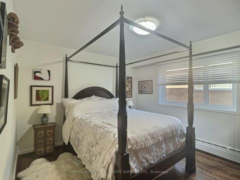 Photo 22 at 33 Blue Forest Drive, Bathurst Manor, Toronto