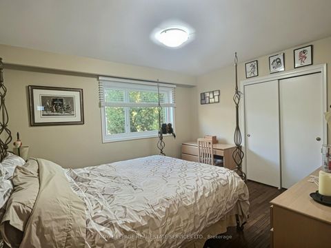 Photo 23 at 33 Blue Forest Drive, Bathurst Manor, Toronto