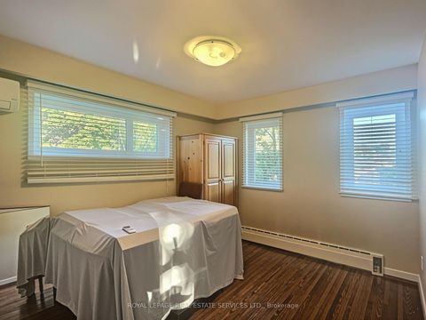 Photo 24 at 33 Blue Forest Drive, Bathurst Manor, Toronto