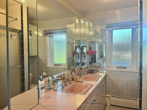 Photo 25 at 33 Blue Forest Drive, Bathurst Manor, Toronto