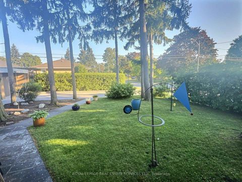 Photo 39 at 33 Blue Forest Drive, Bathurst Manor, Toronto