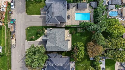 Photo 2 at 18 Gosling Road, Maple, Vaughan