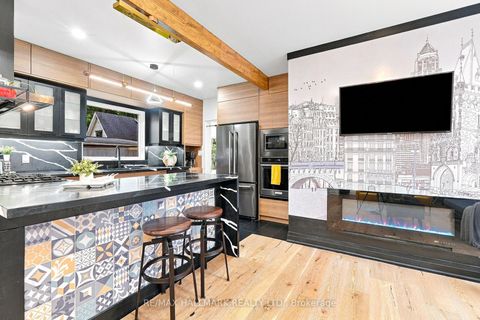 Photo 9 at 196 Wallace Street, Vaughan Grove, Vaughan
