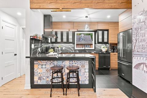 Photo 10 at 196 Wallace Street, Vaughan Grove, Vaughan