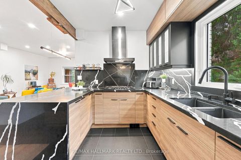 Photo 12 at 196 Wallace Street, Vaughan Grove, Vaughan