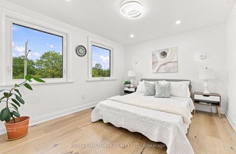 Photo 18 at 196 Wallace Street, Vaughan Grove, Vaughan