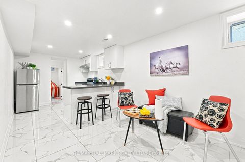 Photo 25 at 196 Wallace Street, Vaughan Grove, Vaughan