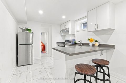 Photo 26 at 196 Wallace Street, Vaughan Grove, Vaughan