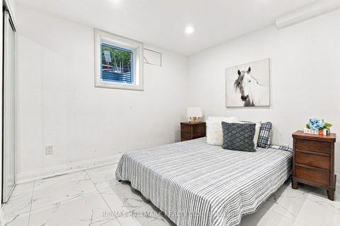 Photo 27 at 196 Wallace Street, Vaughan Grove, Vaughan