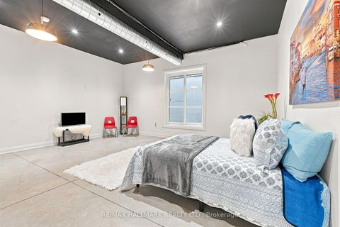 Photo 42 at 196 Wallace Street, Vaughan Grove, Vaughan