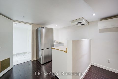 Photo 14 at 35 Montcalm Avenue NW, Belgravia, Toronto