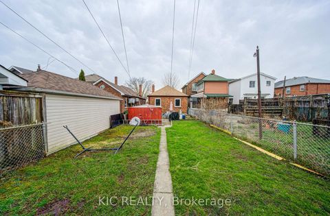 Photo 27 at 35 Montcalm Avenue NW, Belgravia, Toronto