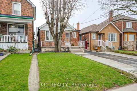 Photo 28 at 35 Montcalm Avenue NW, Belgravia, Toronto