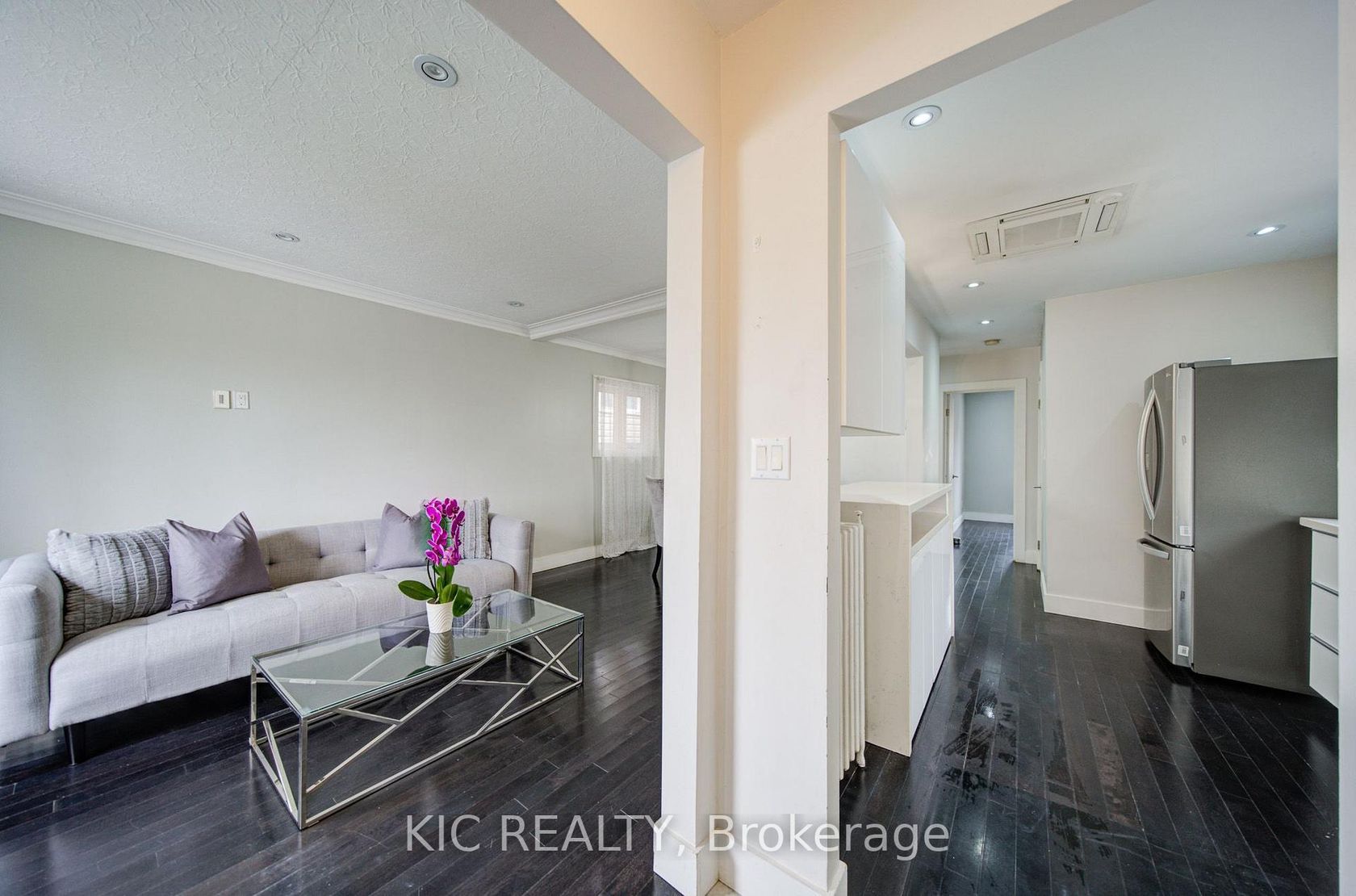 35 Montcalm Avenue NW, Belgravia, Toronto 