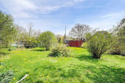 Photo 2 at 466 Paliser Crescent S, Harding, Richmond Hill