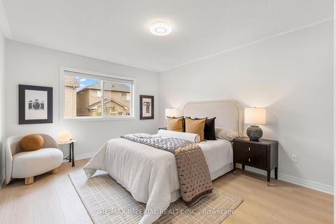 Photo 24 at 44 Hawkview Boulevard, Vellore Village, Vaughan