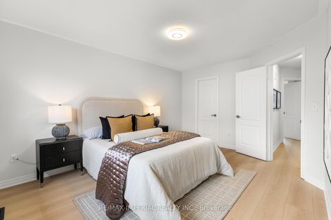 Photo 25 at 44 Hawkview Boulevard, Vellore Village, Vaughan