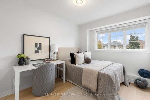 Photo 35 at 44 Hawkview Boulevard, Vellore Village, Vaughan