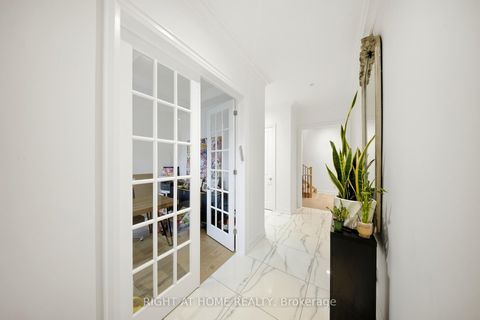 Photo 2 at 18 Casavant Court, Patterson, Vaughan