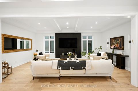 Photo 7 at 18 Casavant Court, Patterson, Vaughan