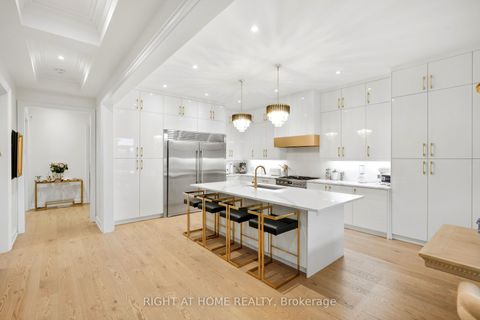 Photo 11 at 18 Casavant Court, Patterson, Vaughan