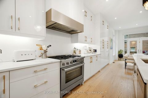 Photo 13 at 18 Casavant Court, Patterson, Vaughan