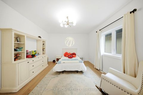 Photo 36 at 18 Casavant Court, Patterson, Vaughan