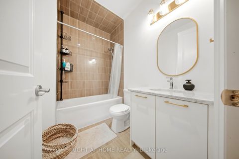 Photo 37 at 18 Casavant Court, Patterson, Vaughan