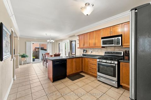 Photo 8 at 212 Bachman Drive, Maple, Vaughan