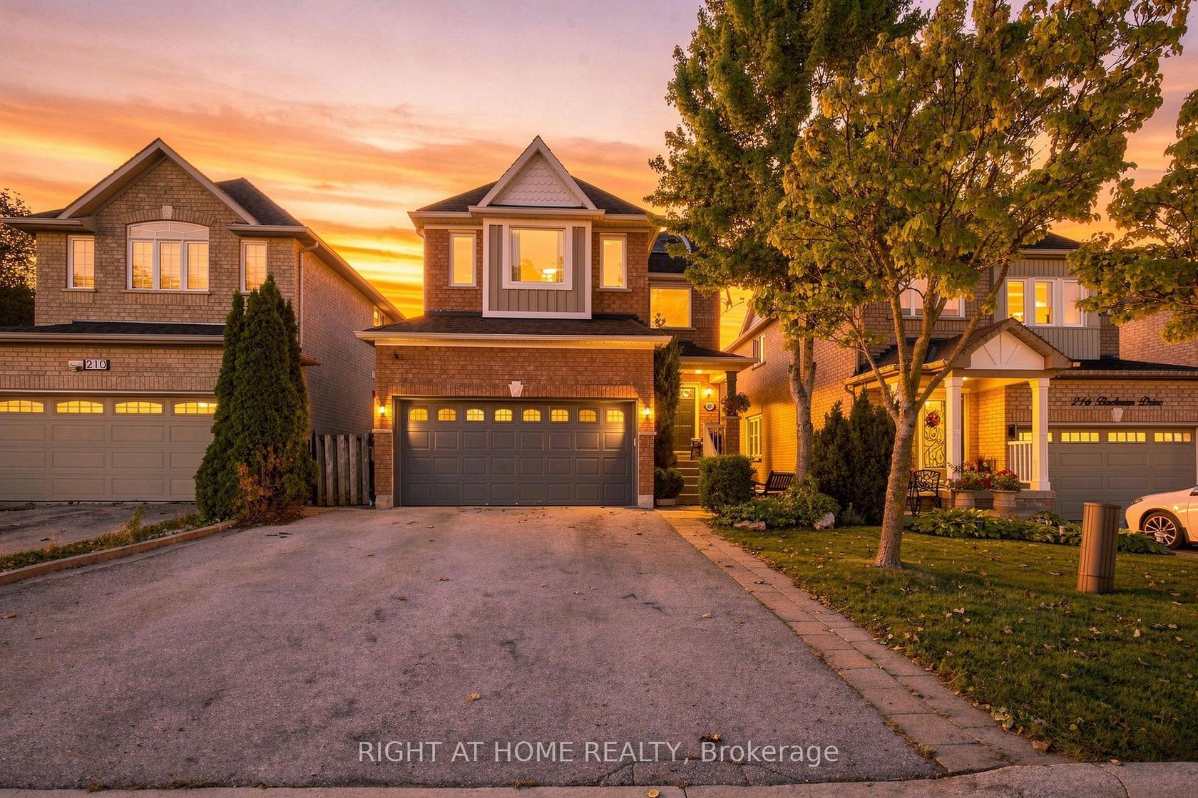 212 Bachman Drive, Maple, Vaughan photo number 2