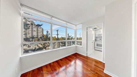 Photo 2 at 411 - 7 Bishop Avenue, Newtonbrook East, Toronto