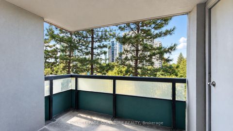 Photo 5 at 411 - 7 Bishop Avenue, Newtonbrook East, Toronto