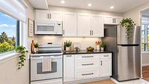 Photo 7 at 411 - 7 Bishop Avenue, Newtonbrook East, Toronto